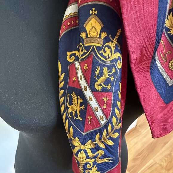 Vintage Womens Scarf Regal Heraldic Design Crests Red Navy Gold Korea 31 in - Picture 6 of 11